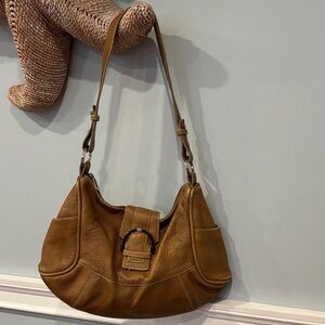Perlina Vintage Women's Tan Leather Shoulder Bag with Buckle Accent